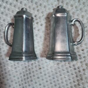 VINTAGE WILTON PEWTER SAKT & PEPPER SHAKERS
